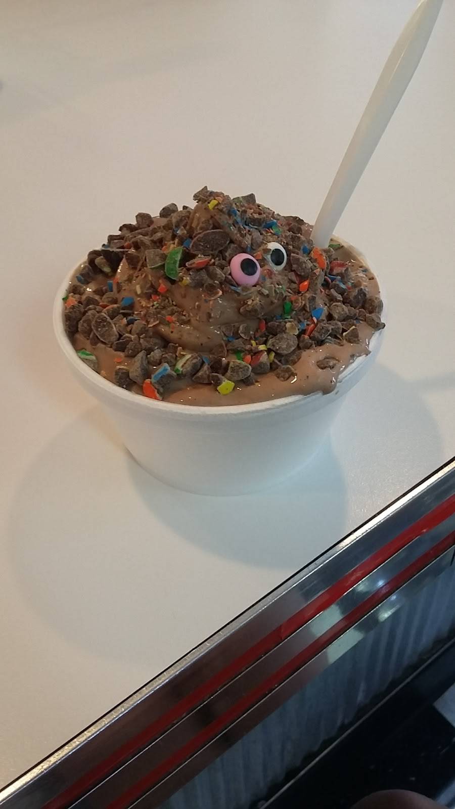 Hound Dog Hop | restaurant | 195 Sandusky St, Plymouth, OH 44865, USA | 4196871224 OR +1 419-687-1224