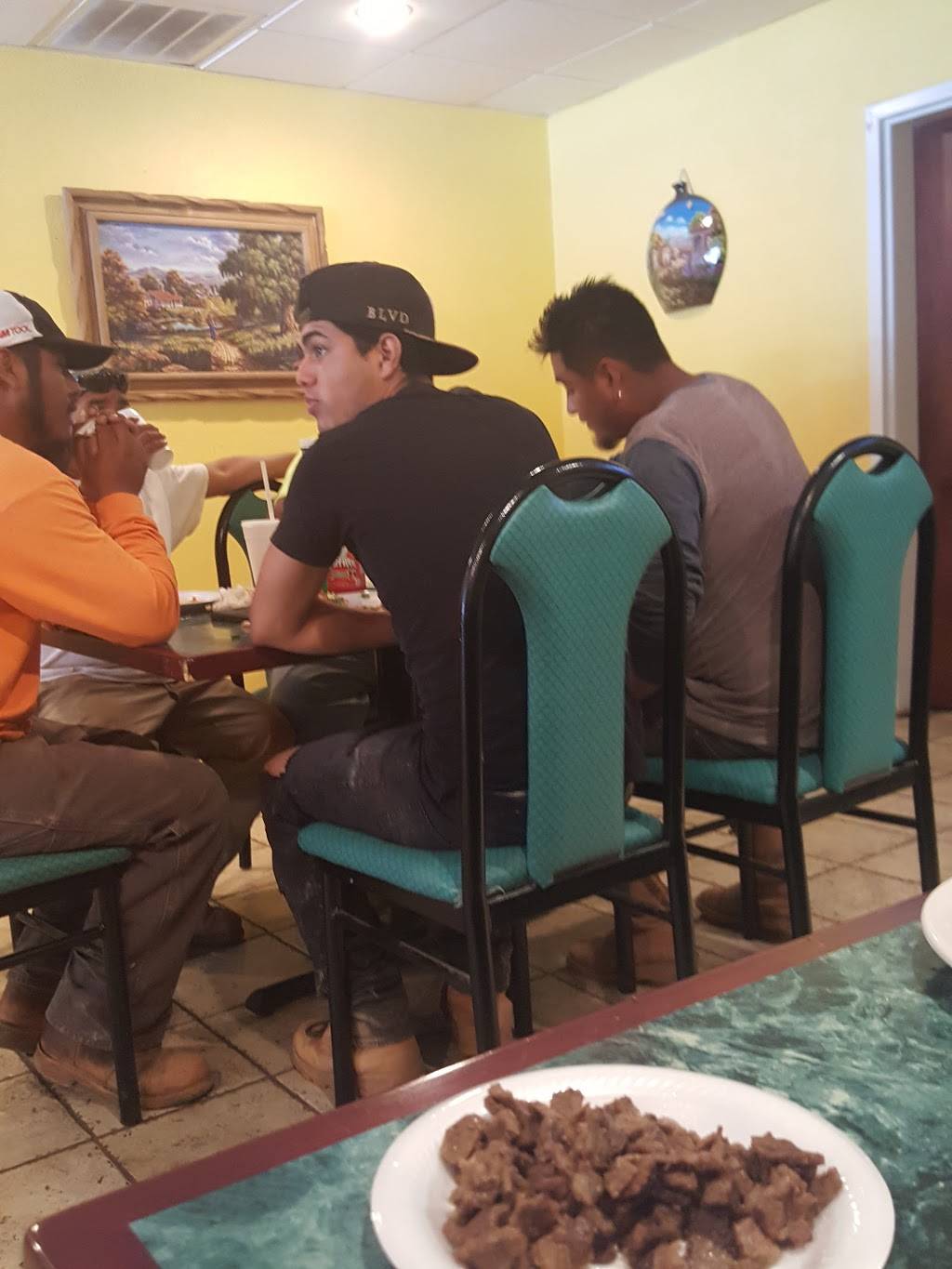 Panaderia La Estrella | restaurant | 635 NE Main St, Simpsonville, SC 29681, USA | 8647578170 OR +1 864-757-8170