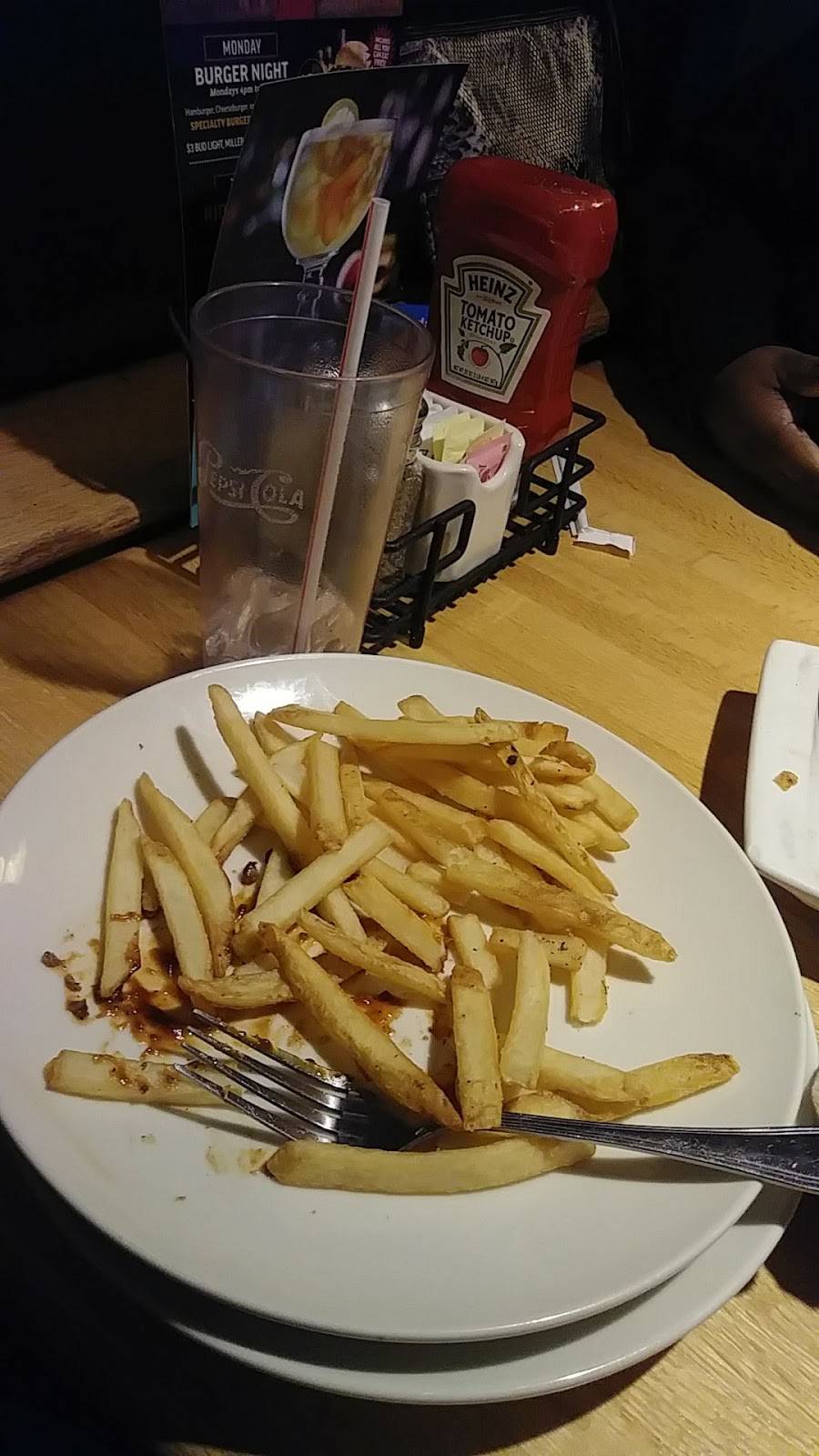 Applebees Grill + Bar | restaurant | 3200 Battleground Ave, Greensboro, NC 27408, USA | 3362827100 OR +1 336-282-7100