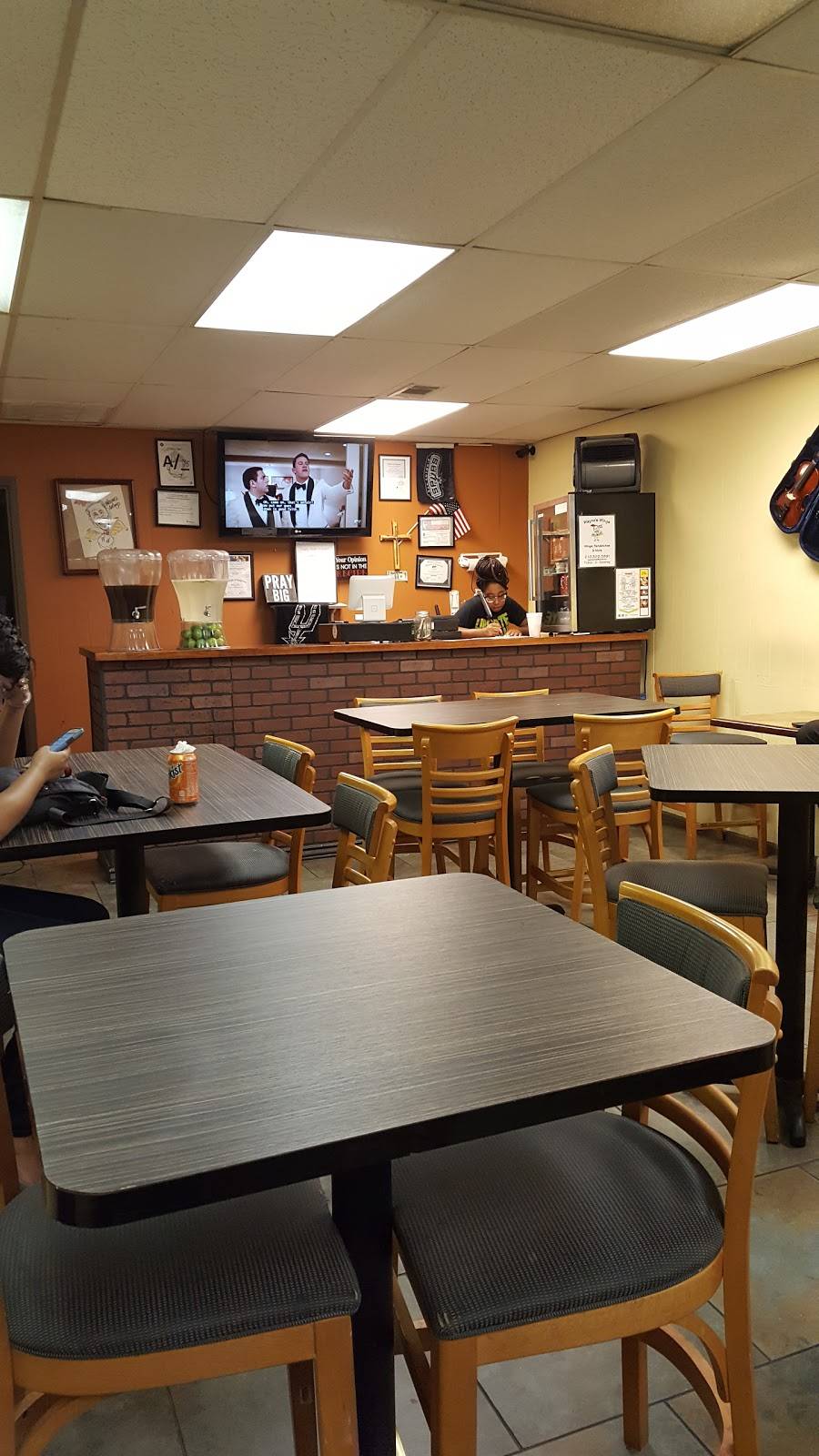 Waynes Wings | restaurant | 4453 Walzem Rd, San Antonio, TX 78218, USA | 2103003891 OR +1 210-300-3891