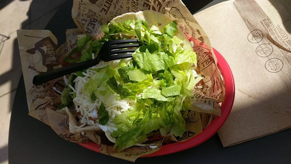 Chipotle Mexican Grill | restaurant | 1263 Simi Town Center Way Ste H2, Simi Valley, CA 93065, USA | 8055840514 OR +1 805-584-0514