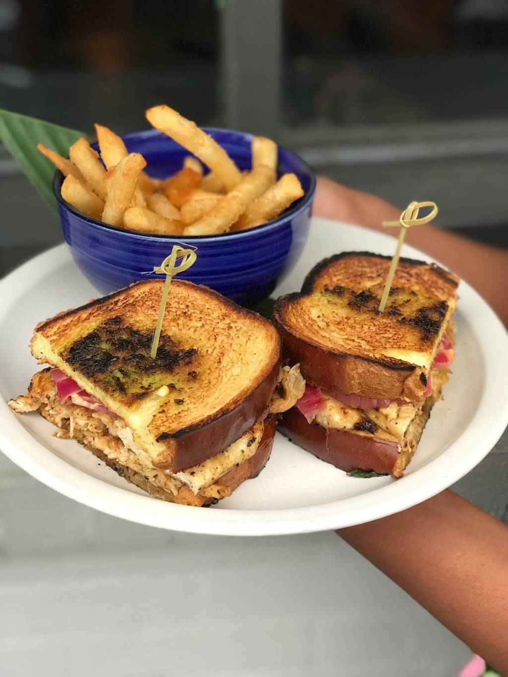 Roys Kitchen & Patio | restaurant | 3112 N Davidson St, Charlotte, NC 28205, USA | 7049102031 OR +1 704-910-2031