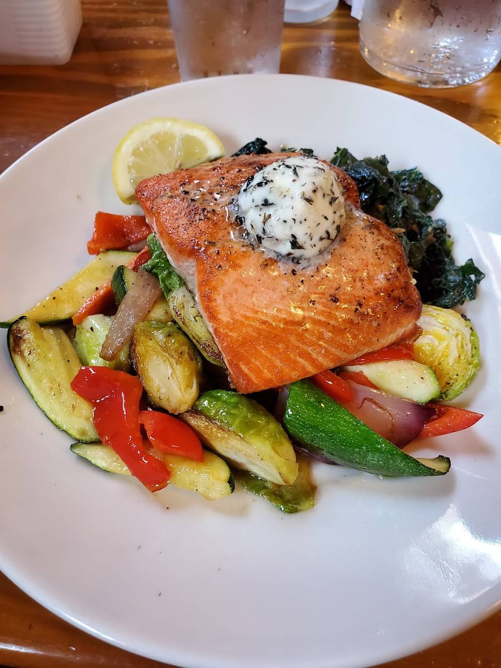 Crocketts Public House | restaurant | 118 E Stewart Ave, Puyallup, WA 98371, USA | 2534663075 OR +1 253-466-3075