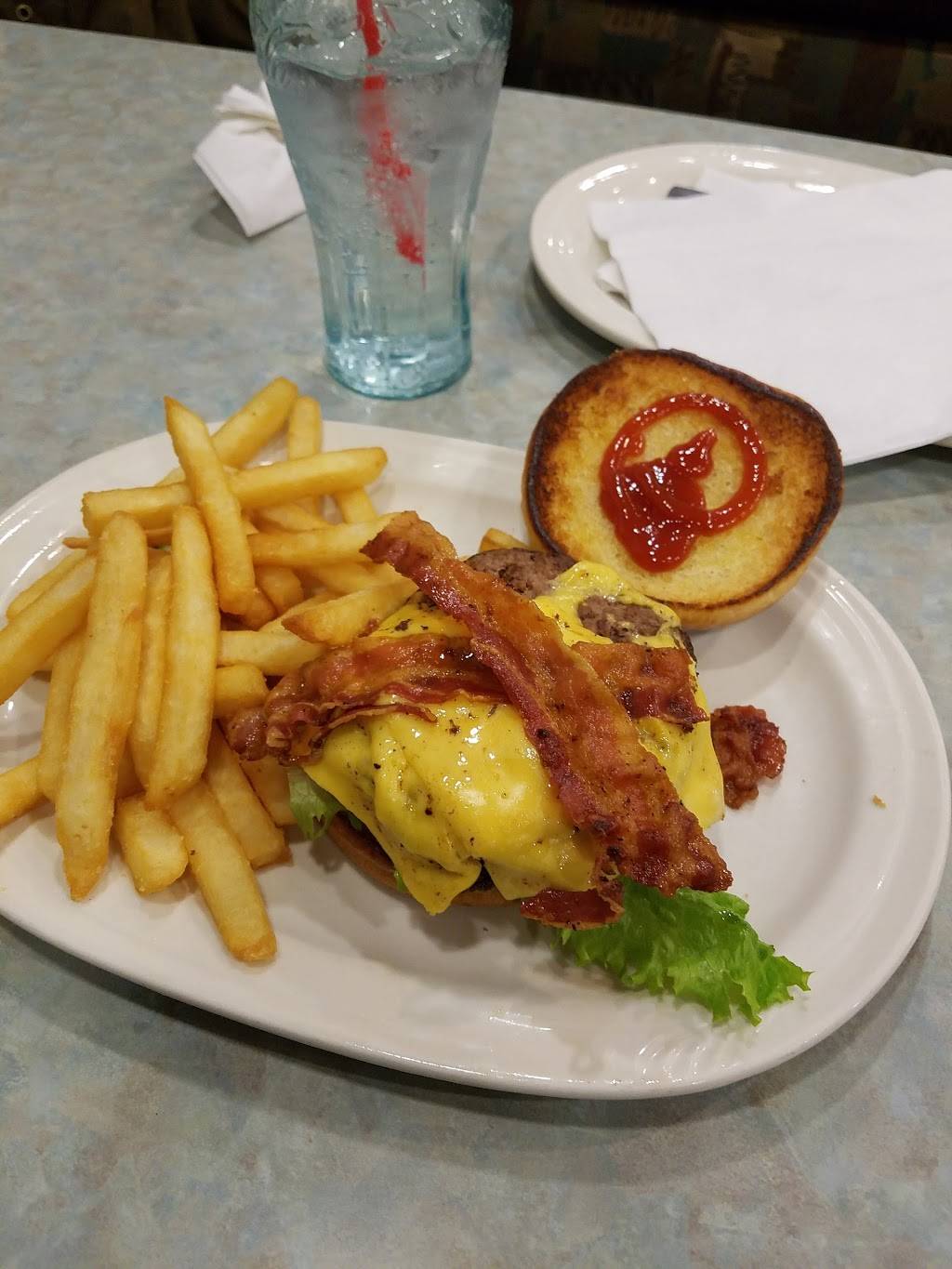 Friendlys | restaurant | 5331 Brandywine Pkwy, Wilmington, DE 19803, USA | 3024784975 OR +1 302-478-4975