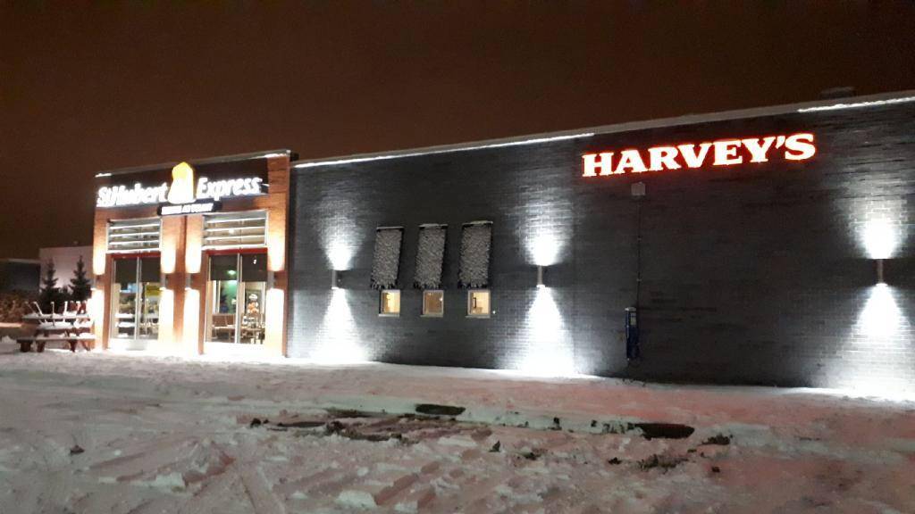Harveys | restaurant | 3200 Boulevard Fréchette, Chambly, QC J3L 6Y5, Canada | 4505720163 OR +1 450-572-0163