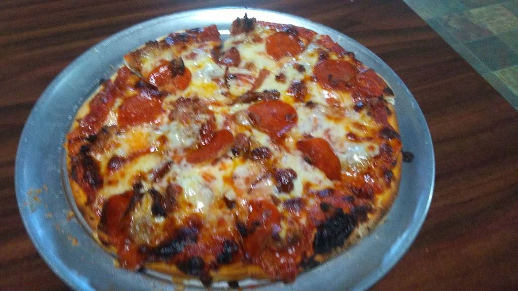 Pizza Pit | restaurant | 601 W North Ave, Flora, IL 62839, USA | 6186628185 OR +1 618-662-8185