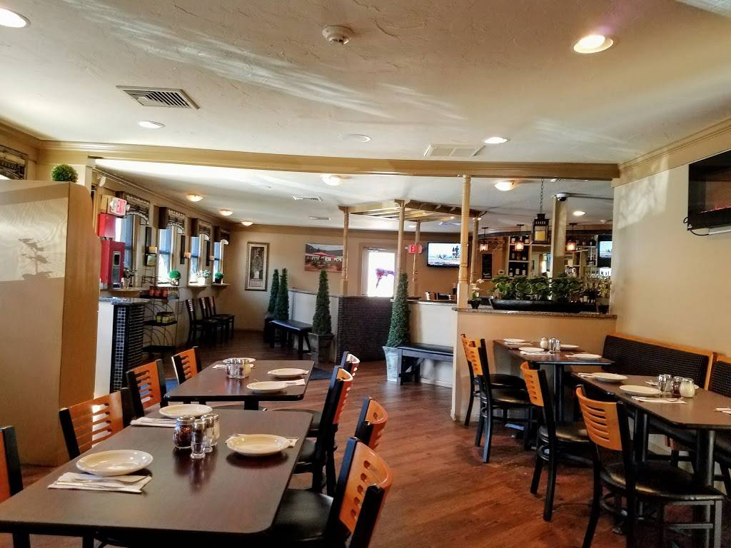 Johnny Macaronis | meal takeaway | 1300 Plymouth St, East Bridgewater, MA 02333, USA | 5084564460 OR +1 508-456-4460