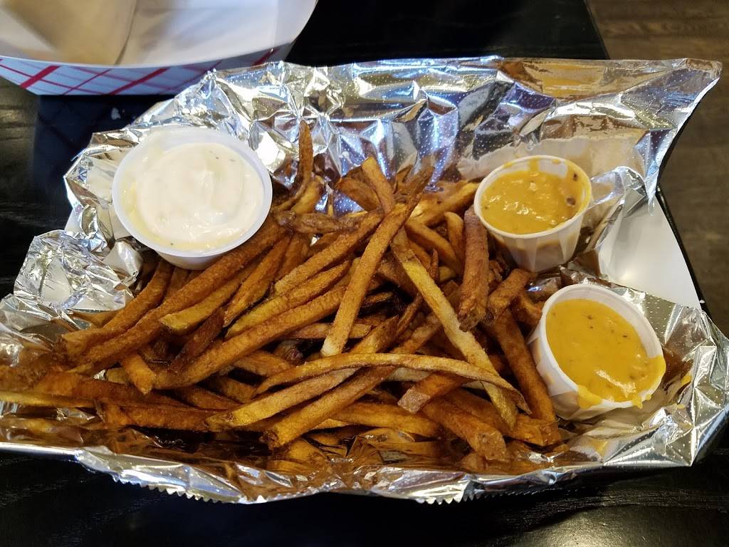 Nineteen West Gourmet Burgers | restaurant | 19 W Market St, Leesburg, VA 20176, USA | 7039199866 OR +1 703-919-9866