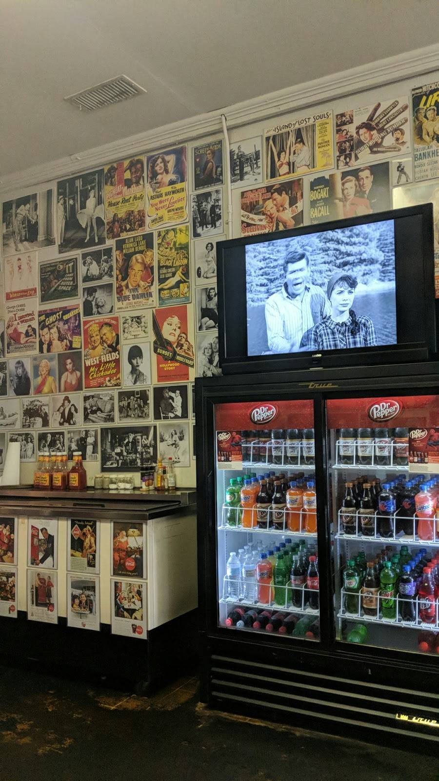 Joes Place | restaurant | 111 Simpson St, Gilmer, TX 75644, USA | 9038432161 OR +1 903-843-2161