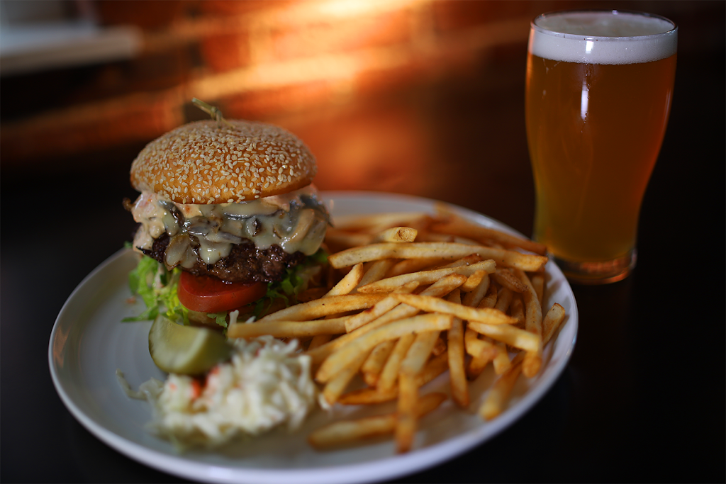 West Row Cafe & Bar | restaurant | 2567, 35 Market Square, Newburyport, MA 01950, USA | 9785721471 OR +1 978-572-1471