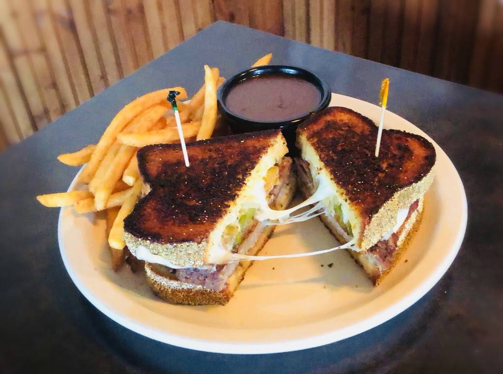 The Hangar Bar and Grill | restaurant | 1485 W 20th Ave, Oshkosh, WI 54902, USA | 9202337430 OR +1 920-233-7430