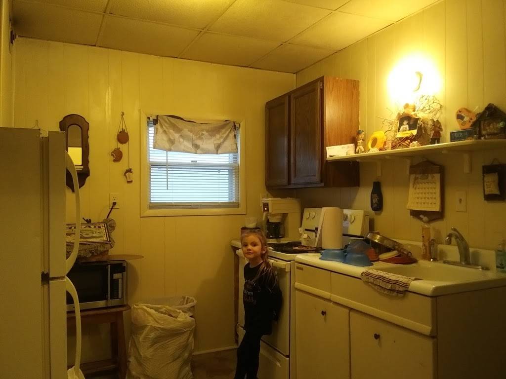 Lawrences Pub and Eatery | restaurant | 46 E Main St, Benton, WI 53803, USA | 6087594000 OR +1 608-759-4000