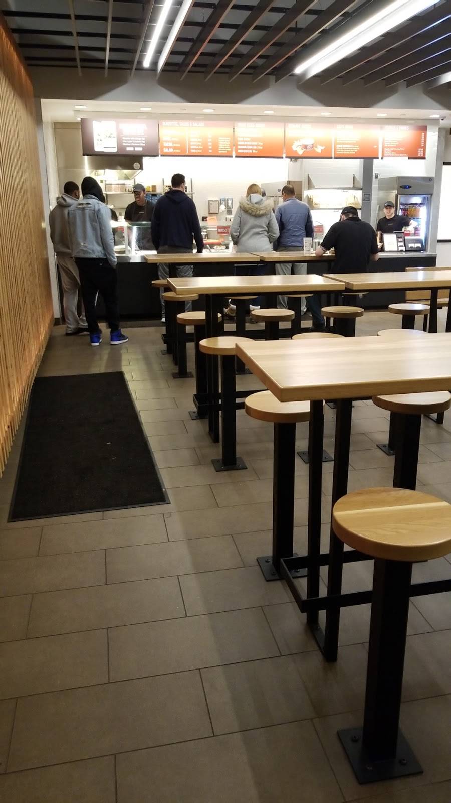 Chipotle Mexican Grill | restaurant | 367 N Service Rd, Patchogue, NY 11772, USA | 6312891937 OR +1 631-289-1937