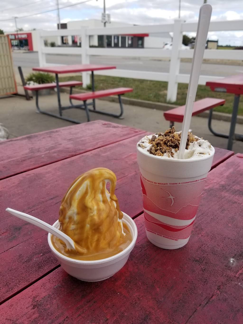 Tinys Dairy Barn | restaurant | 1051 N Shoop Ave, Wauseon, OH 43567, USA | 4193358762 OR +1 419-335-8762