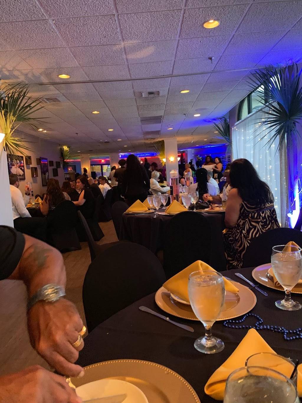 Mels way bistro & banquet | restaurant | 3536 Via Poinciana, Lake Worth, FL 33467, USA | 5615307947 OR +1 561-530-7947