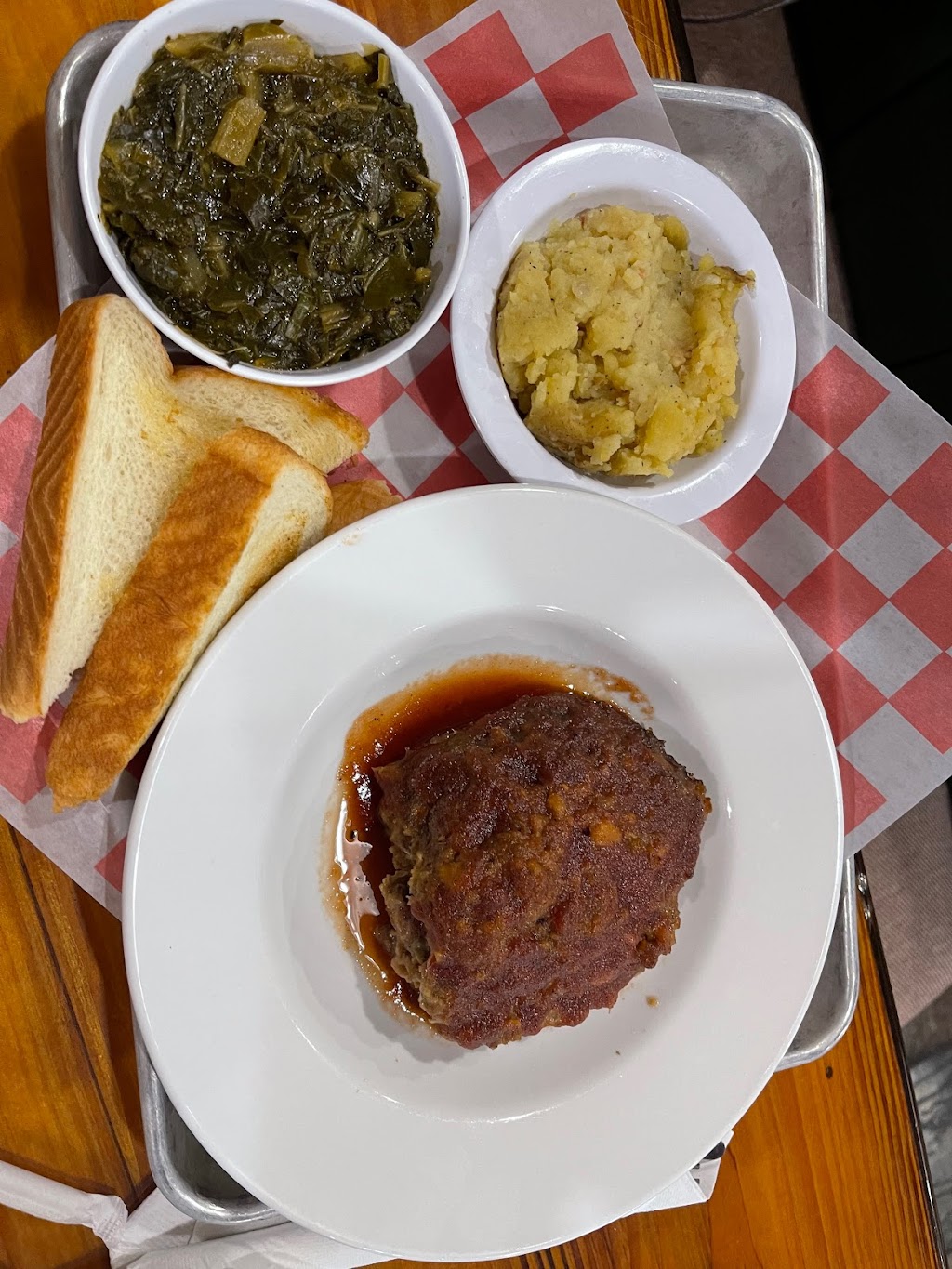 The Texas Twisted Skillet | restaurant | 100 E Bennett St, Florence, TX 76527, USA | 2547939900 OR +1 254-793-9900