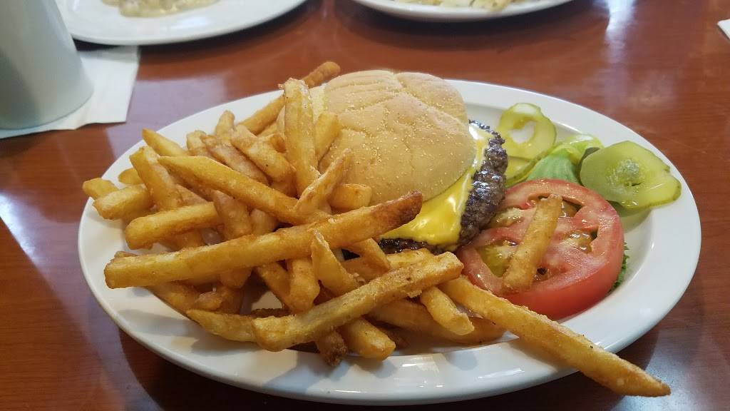 Oakwood Cafe | restaurant | 280 Liberty St, Walkerton, IN 46574, USA | 5745863724 OR +1 574-586-3724