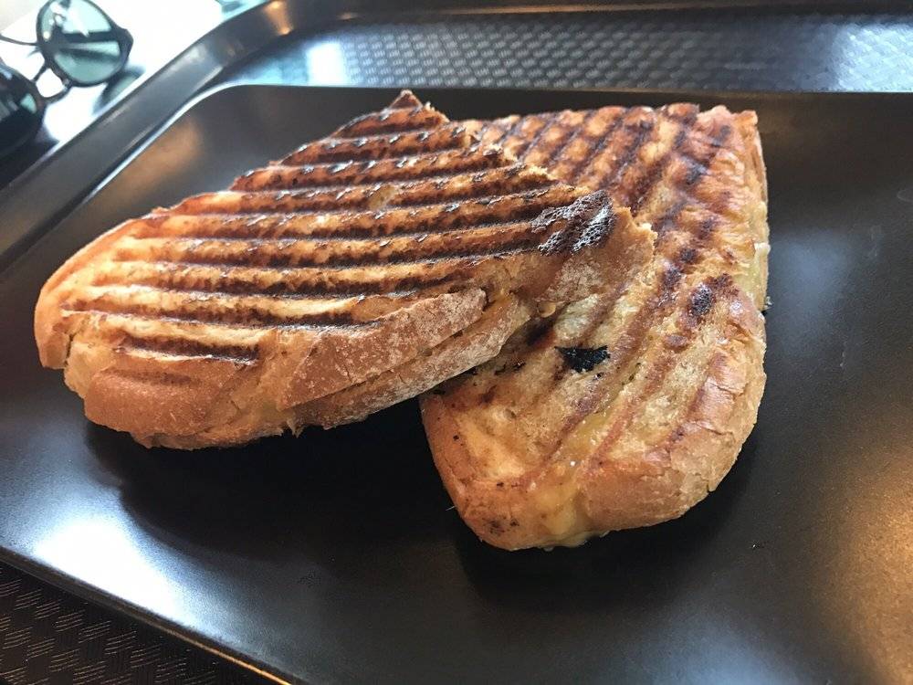 Les Moulins La Fayette TRO | cafe | 6305 Rue Corbeil, Trois-Rivières, QC G8Z 4P9, Canada | 8198410322 OR +1 819-841-0322