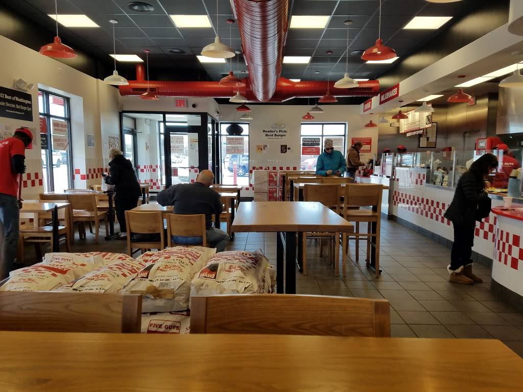 Five Guys | meal takeaway | 7622 Richmond Hwy, Alexandria, VA 22306, USA | 7037170090 OR +1 703-717-0090