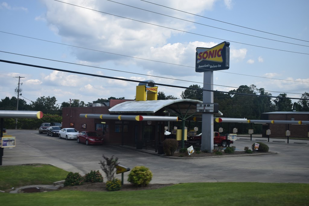 Sonic Drive-In | restaurant | 3101 Halls Ferry Rd, Vicksburg, MS 39180, USA | 6016382009 OR +1 601-638-2009