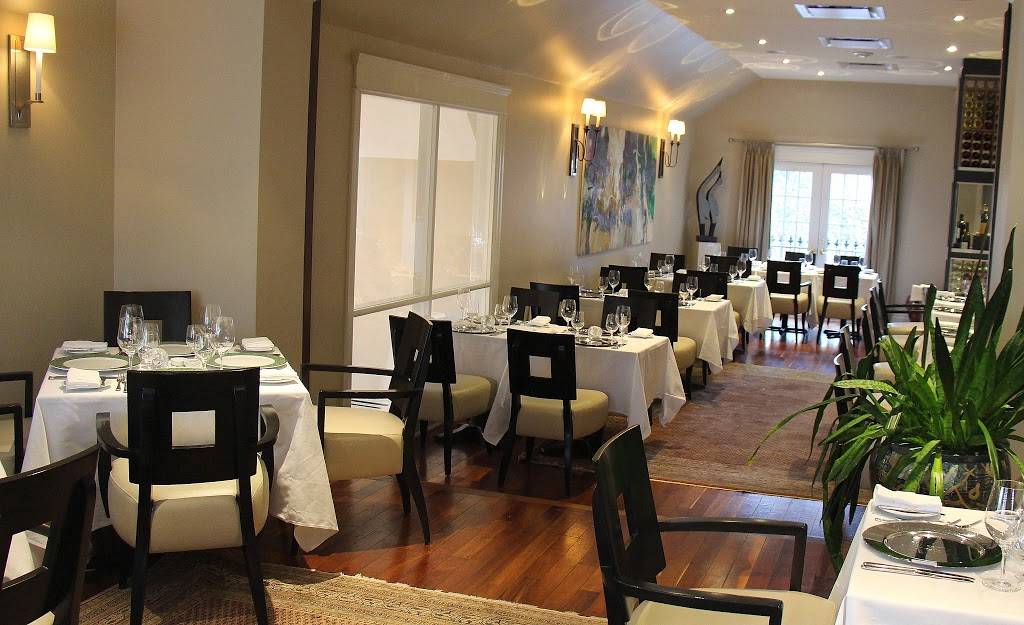 The Carriage House Restaurant | restaurant | 2101 Old Lakeshore Rd, Burlington, ON L7R 1A4, Canada | 9056347723 OR +1 905-634-7723