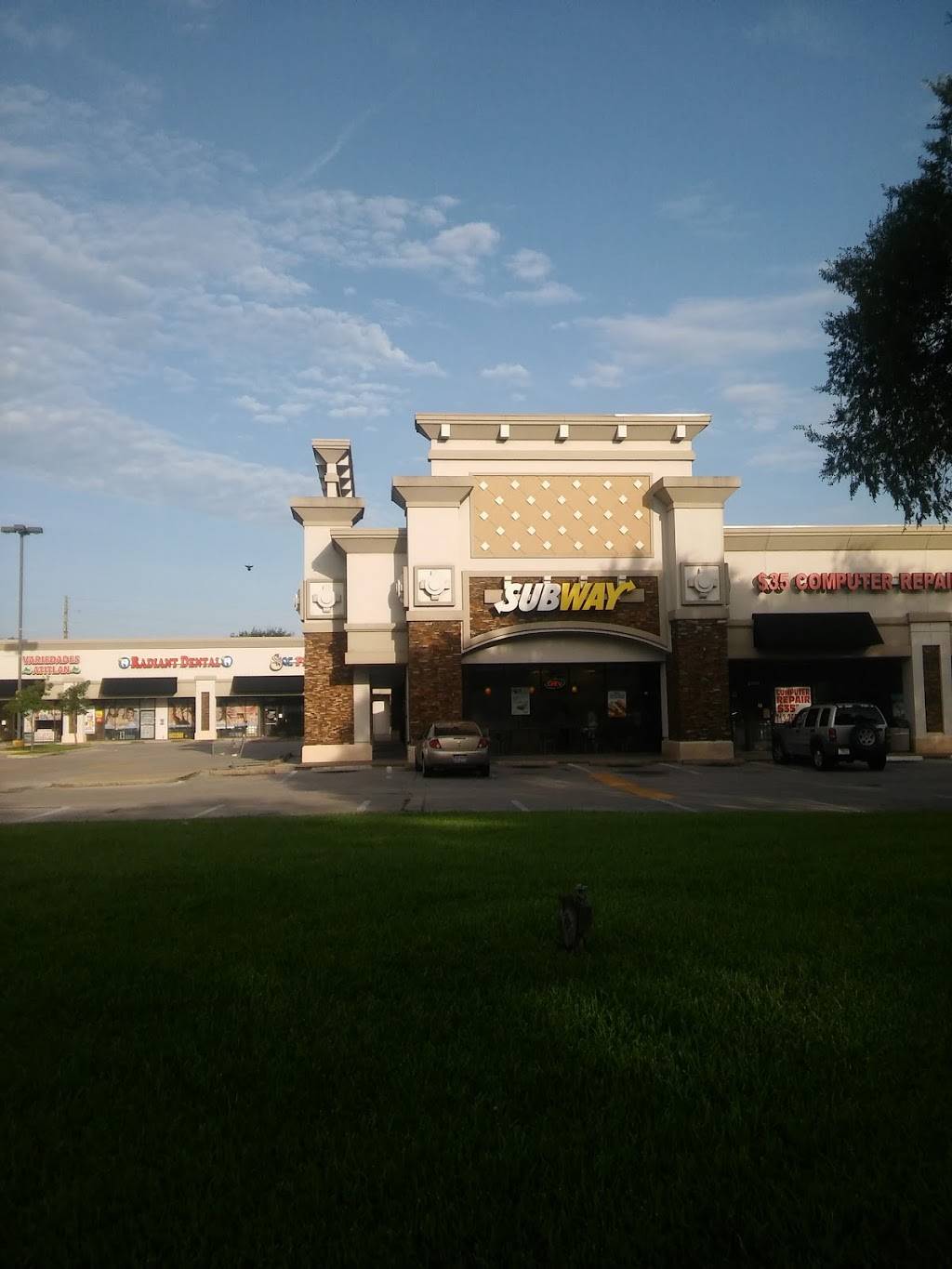 Subway | restaurant | 3710 S Gessner Rd, Houston, TX 77063, USA | 7139759968 OR +1 713-975-9968