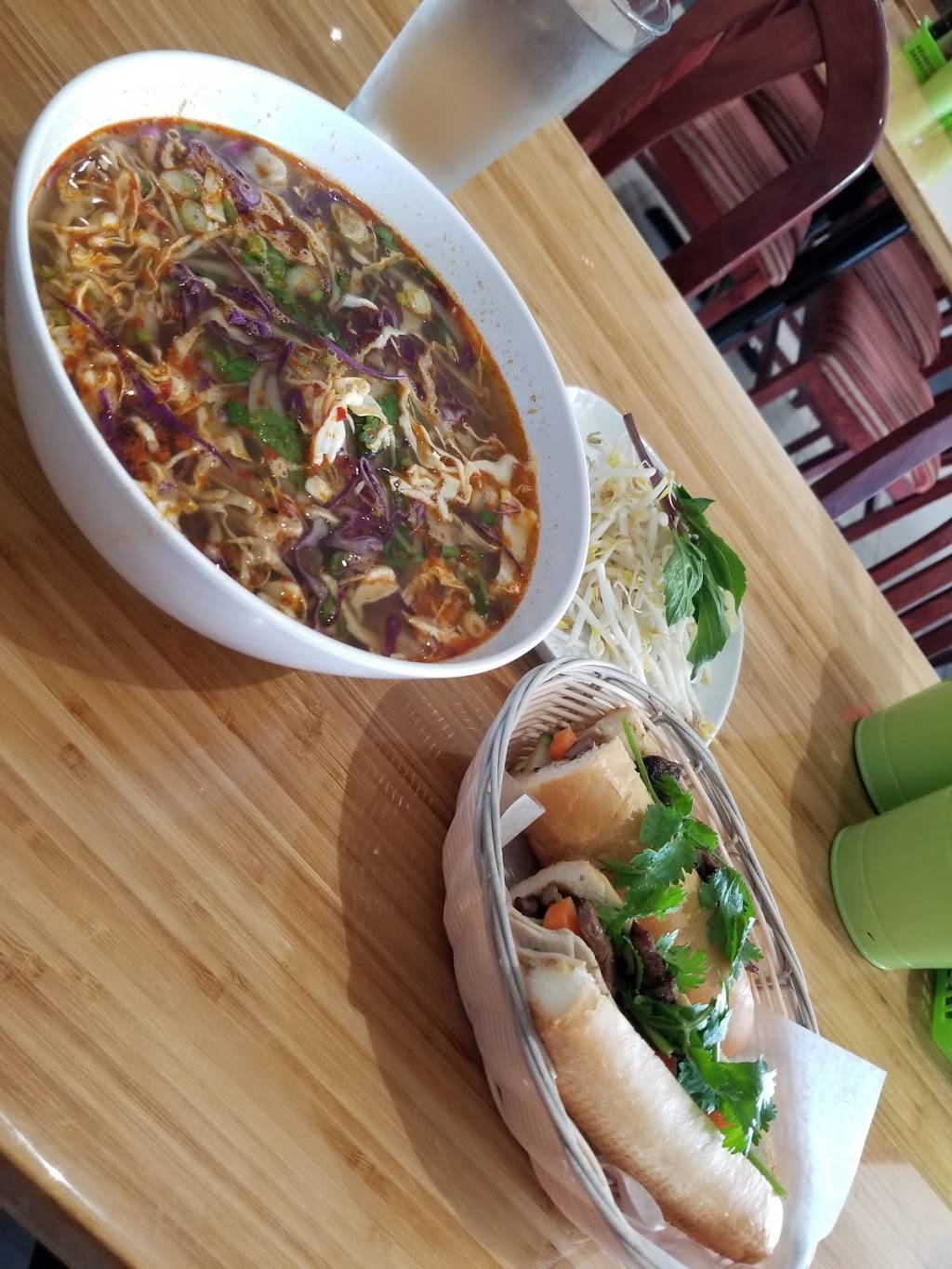 Station Pho | restaurant | 327 Boulevard Saint-Martin O, Laval, QC H7M 1Y7, Canada | 4509010399 OR +1 450-901-0399