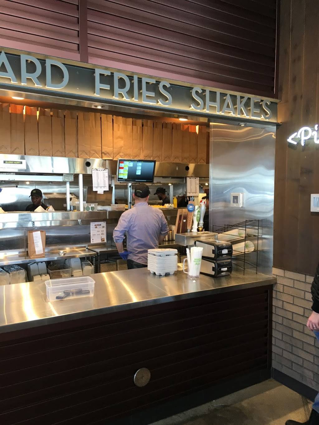 Shake Shack | restaurant | 379 N Central Ave, Hartsdale, NY 10530, USA | 9145298801 OR +1 914-529-8801