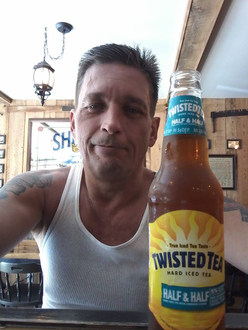 Tucks Ale House | restaurant | 160 Main St, Farmington, ME 04938, USA | 2078602666 OR +1 207-860-2666