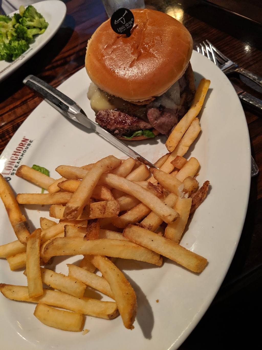 LongHorn Steakhouse | meal takeaway | 59 Plaistow Rd, Haverhill, MA 01830, USA | 9785569720 OR +1 978-556-9720