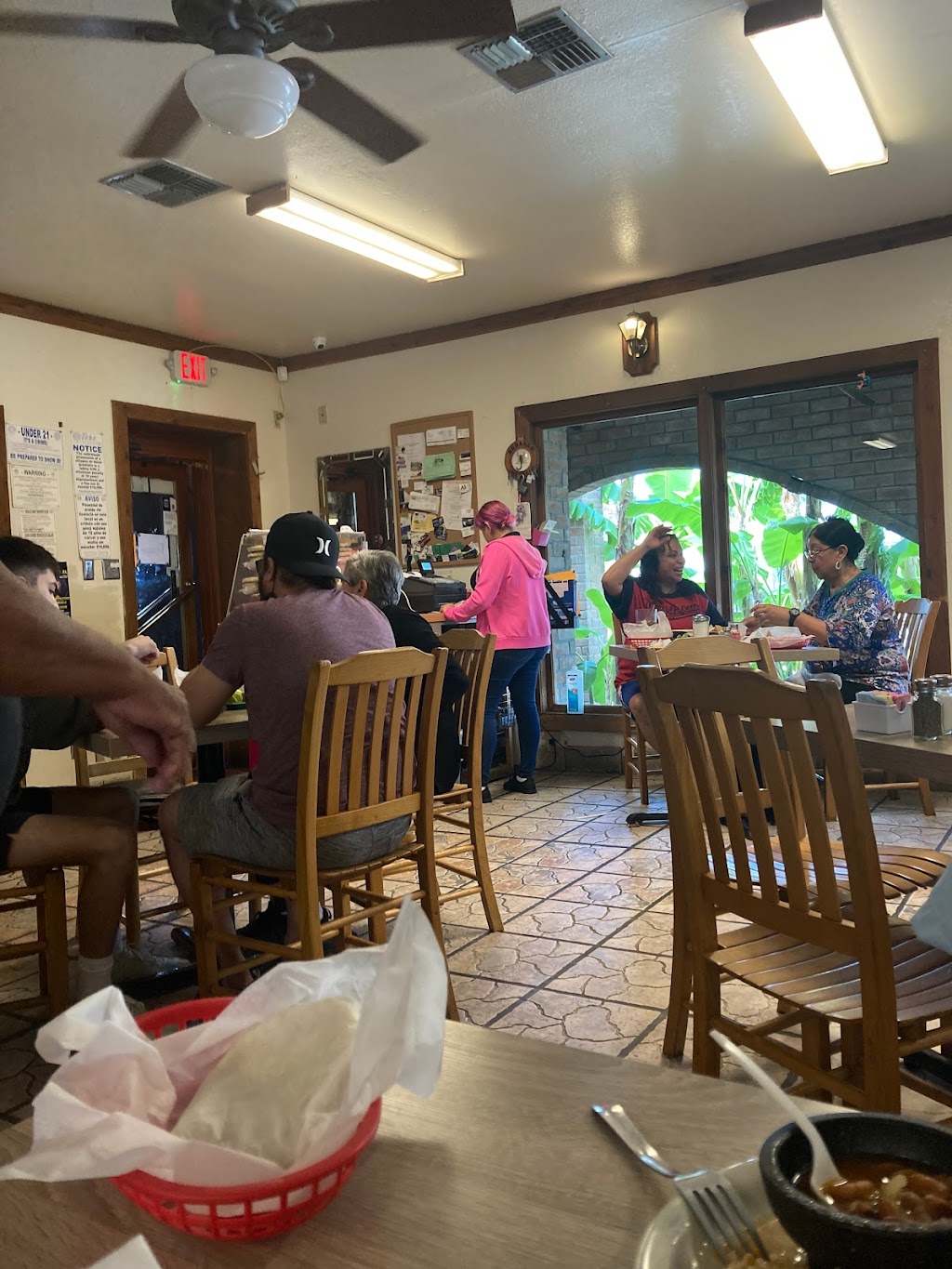 Emilias Restaurant | restaurant | 5182 S Padre Island Hwy, Brownsville, TX 78521, USA | 9568382221 OR +1 956-838-2221