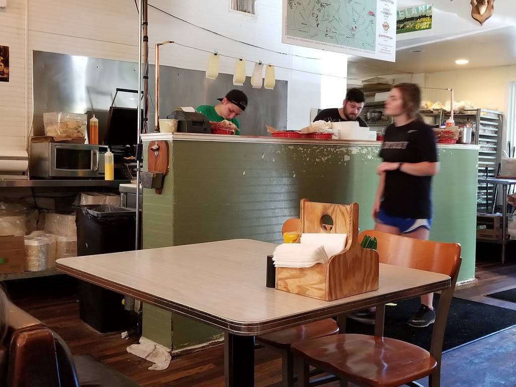 Wallace Station | restaurant | 3854 Old Frankfort Pike, Versailles, KY 40383, USA | 8598465161 OR +1 859-846-5161