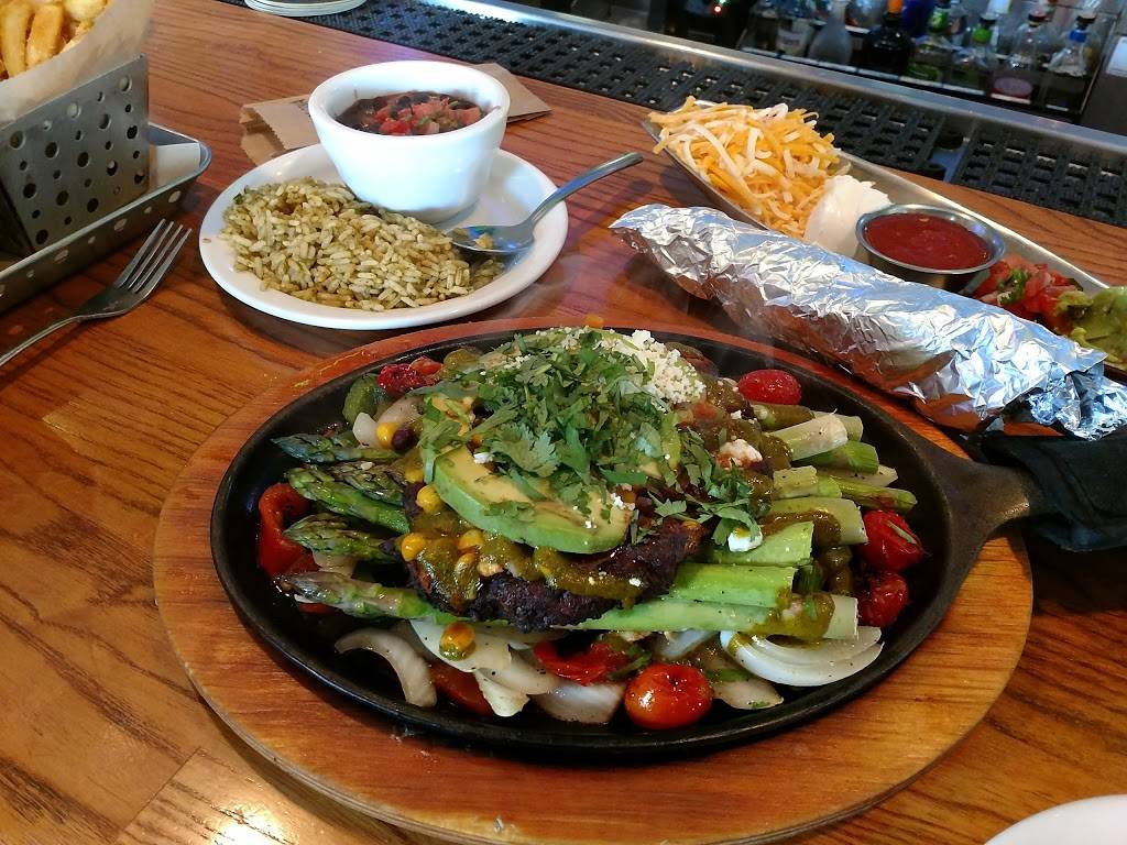 Chilis Grill & Bar | meal takeaway | 1480 S Randall Rd, Algonquin, IL 60102, USA | 8478549955 OR +1 847-854-9955