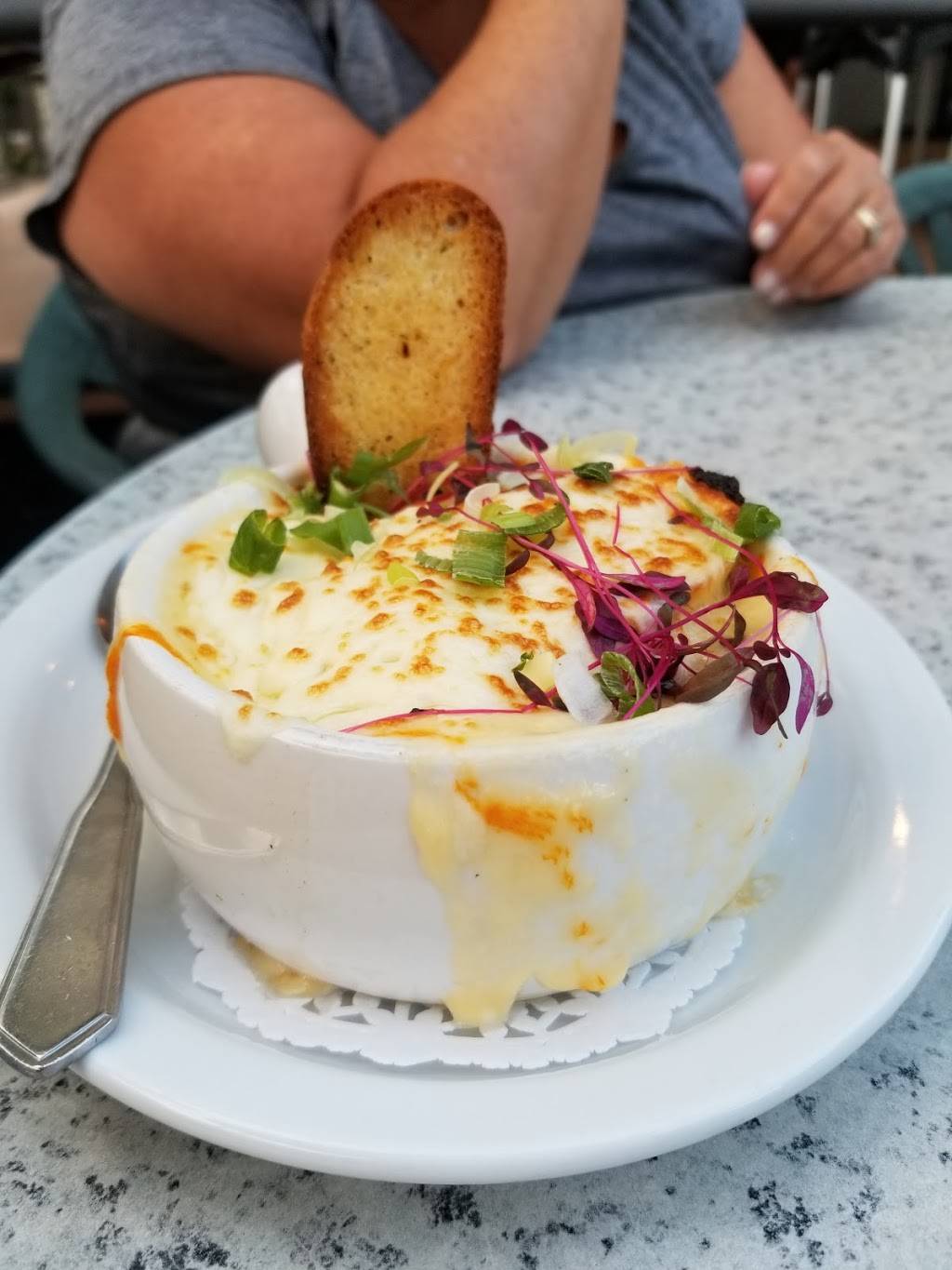 Resto De La Traverse | restaurant | 185 Rue des Anges, Oka, QC J0N 1E0, Canada | 4504796568 OR +1 450-479-6568