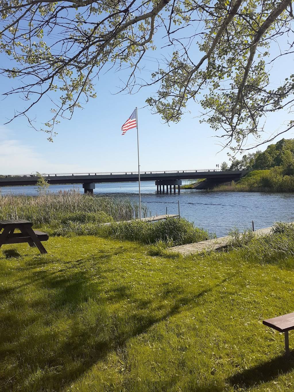 The Channel Bar & Grill | restaurant | 448 MN-6, Outing, MN 56662, USA | 2187925151 OR +1 218-792-5151