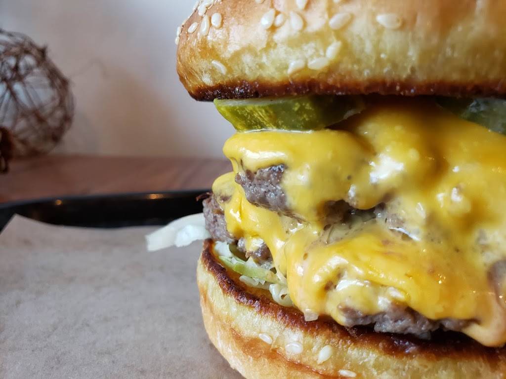 Black Wood Smokehouse | restaurant | 90 Folly Rd Blvd, Charleston, SC 29407, USA | 8437893722 OR +1 843-789-3722