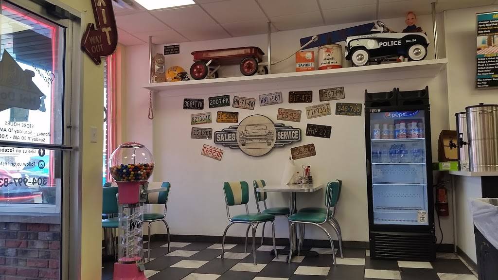 Daves Famous T&L Hot Dogs | restaurant | 29 Garton Plaza, Weston, WV 26452, USA | 3049978340 OR +1 304-997-8340