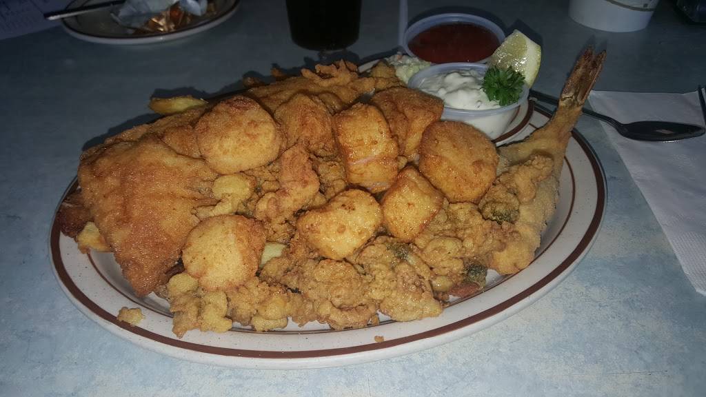 Four Leaf Clover | restaurant | 19 South St, Bernardston, MA 01337, USA | 4136489514 OR +1 413-648-9514