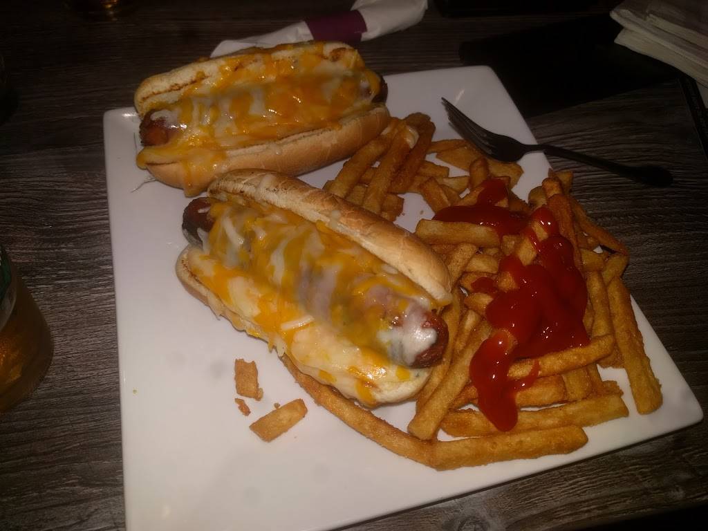 Icons Sports Bar & Grill | restaurant | 80 CT-39, New Fairfield, CT 06812, USA | 2033129700 OR +1 203-312-9700