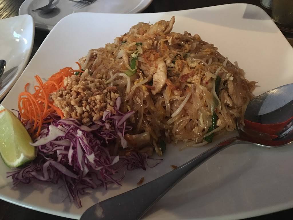 B Thai Cuisine | restaurant | 7528 196th St SW, Lynnwood, WA 98036, USA | 4256702200 OR +1 425-670-2200