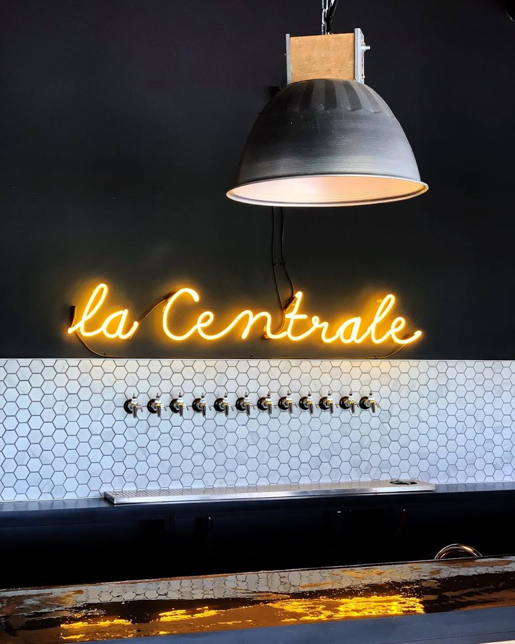 Microbrasserie La Centrale | restaurant | 2 Rue Richardson, Beauharnois, QC J6N 2T1, Canada | 4503950953 OR +1 450-395-0953