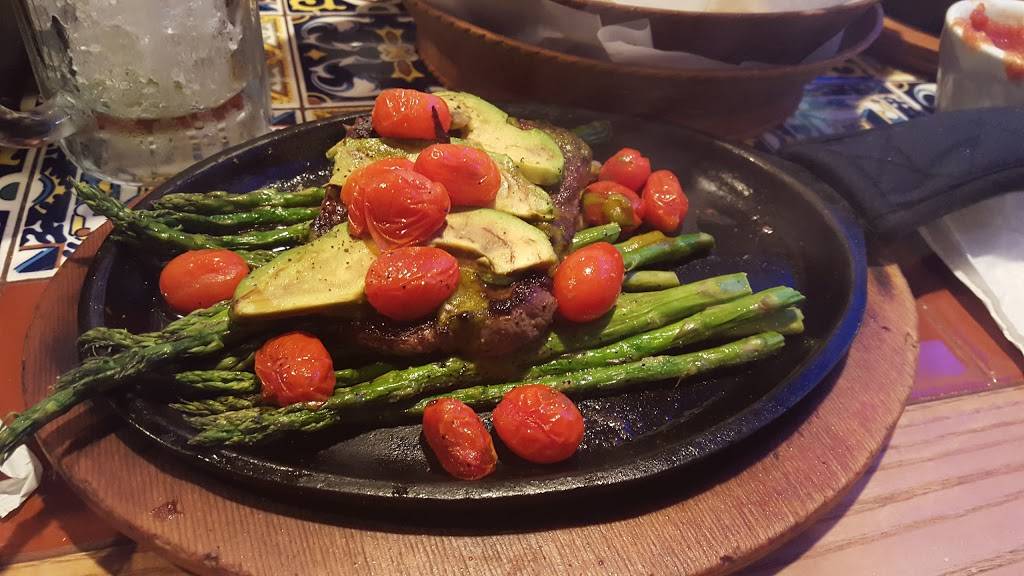 Chilis Grill & Bar | meal takeaway | 259 S Weber Rd, Romeoville, IL 60446, USA | 8158864429 OR +1 815-886-4429