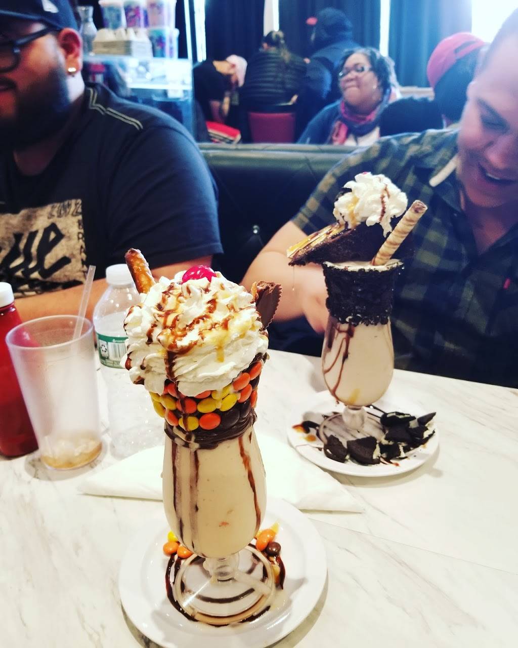 Jenavies Cafe | restaurant | 2920 Bruckner Blvd, Bronx, NY 10465, USA | 7186841324 OR +1 718-684-1324