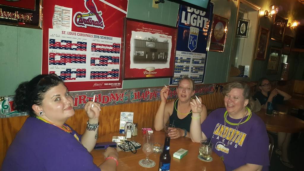 Whiskers Bar & Grill | restaurant | 944 US-54, Camdenton, MO 65020, USA | 5733466100 OR +1 573-346-6100