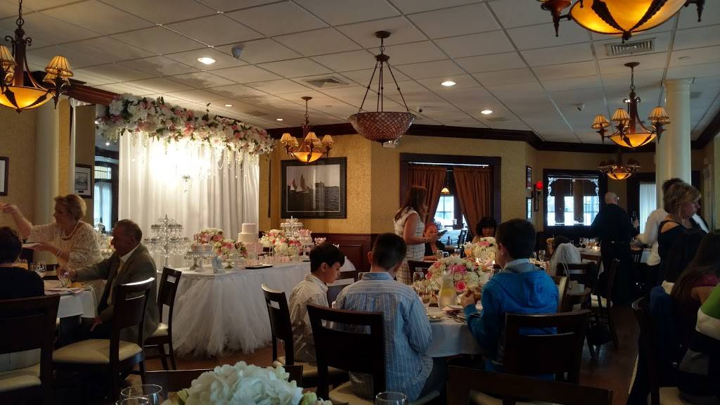 Vittorios | restaurant | 184 Broadway, Amityville, NY 11701, USA | 6312643333 OR +1 631-264-3333