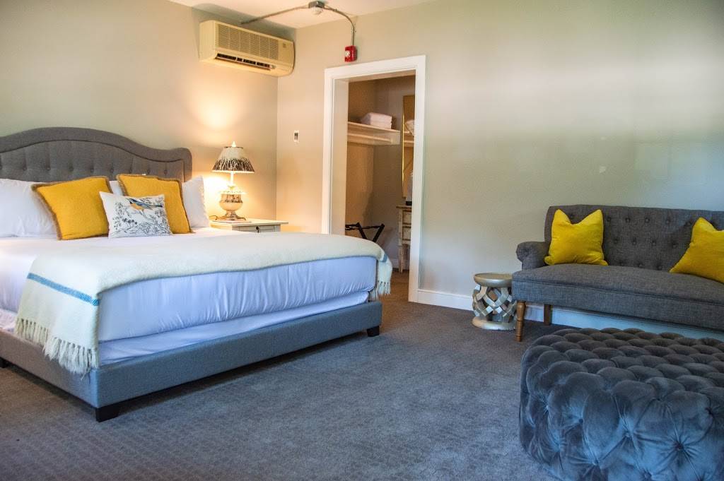 Shelter Harbor Inn | restaurant | 10 Wagner Rd, Westerly, RI 02891, USA | 4013228883 OR +1 401-322-8883