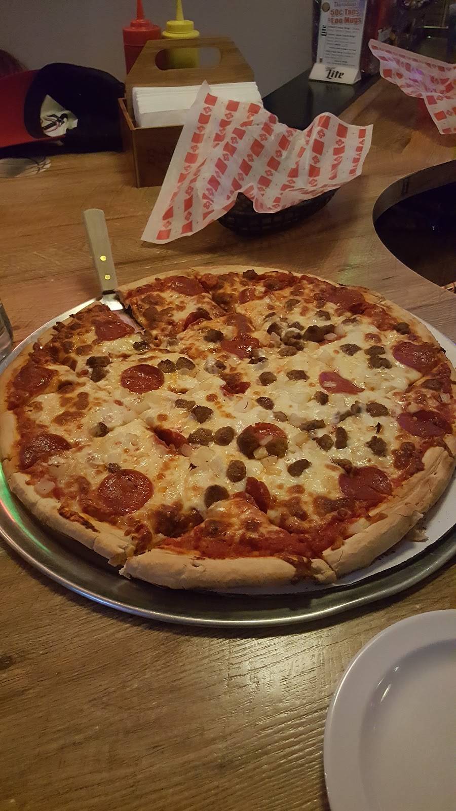 Schmidts Corners | restaurant | N10023 County Rd J, Iola, WI 54945, USA | 7154452577 OR +1 715-445-2577