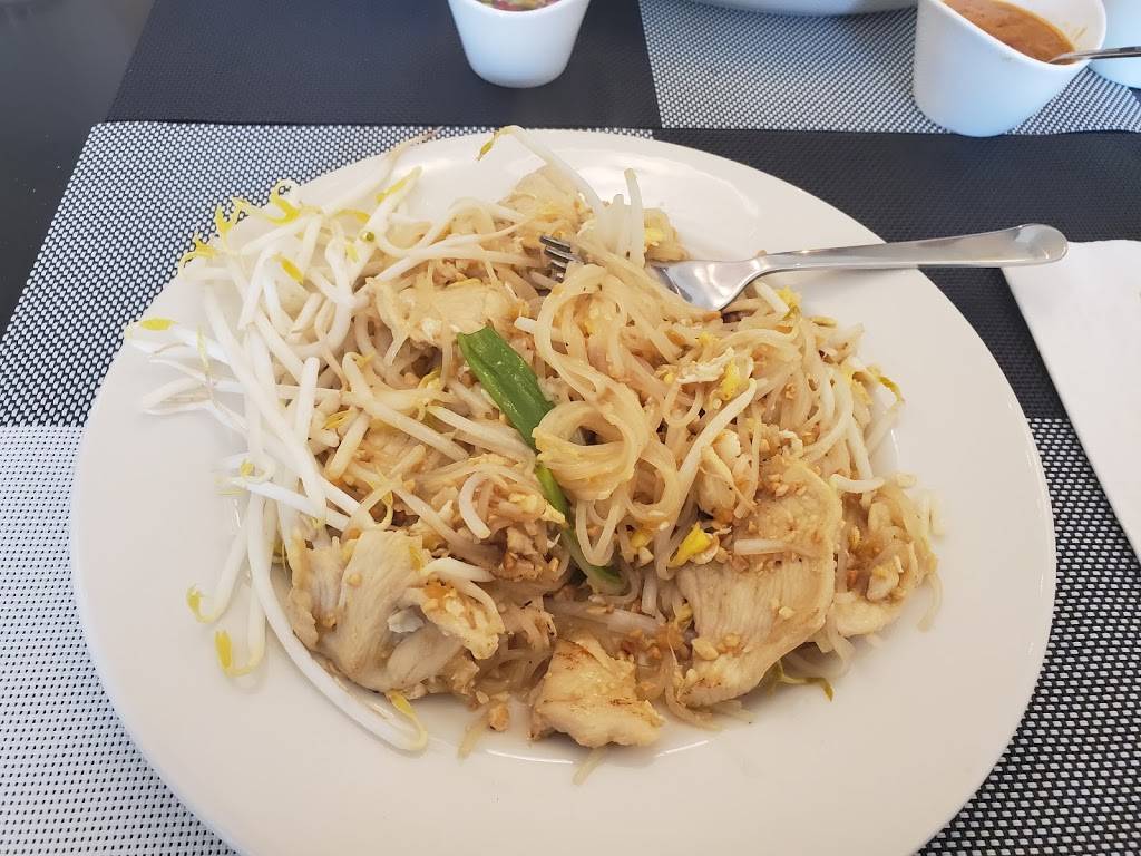 Pineapple Thai Cuisine | restaurant | 17 Boylston St, Chestnut Hill, MA 02467, USA | 6174875998 OR +1 617-487-5998