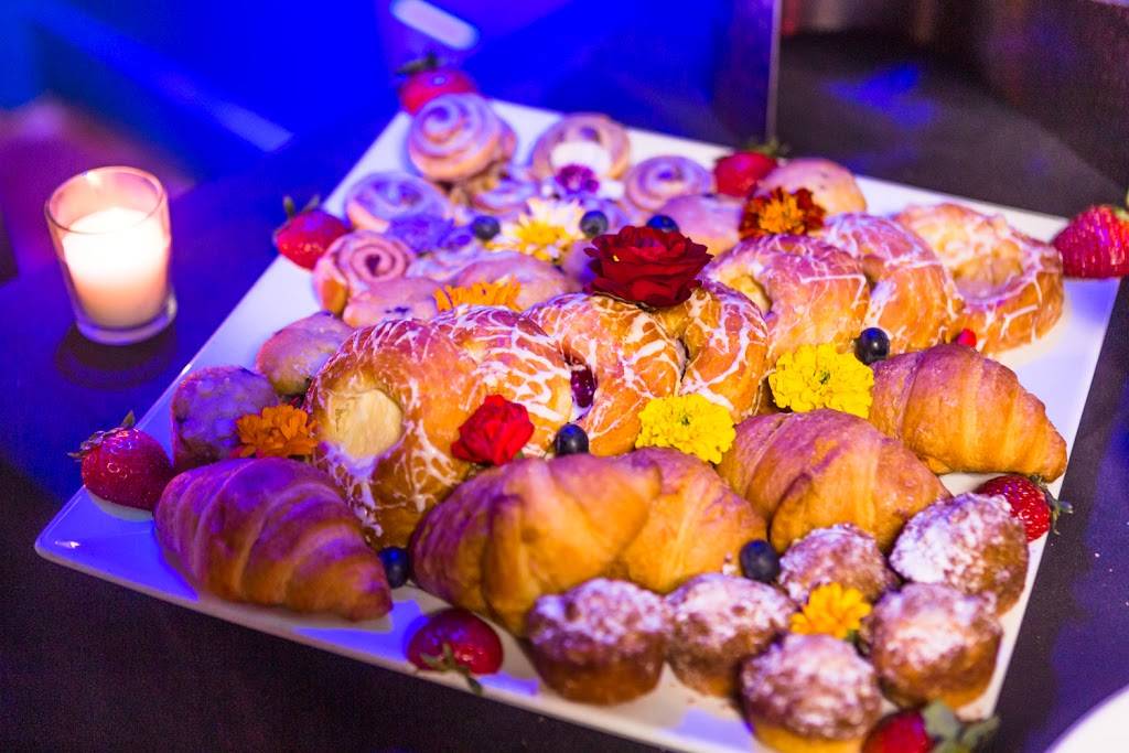 Heroes Lounge | restaurant | 3094 N Stemmons Fwy, Dallas, TX 75247, USA | 2147506800 OR +1 214-750-6800