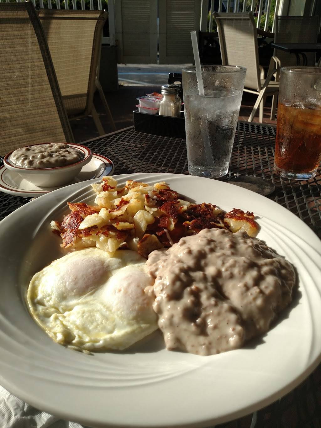 Ronis Café | restaurant | 7139, 2833 Bee Ridge Rd, Sarasota, FL 34239, USA | 9419264461 OR +1 941-926-4461